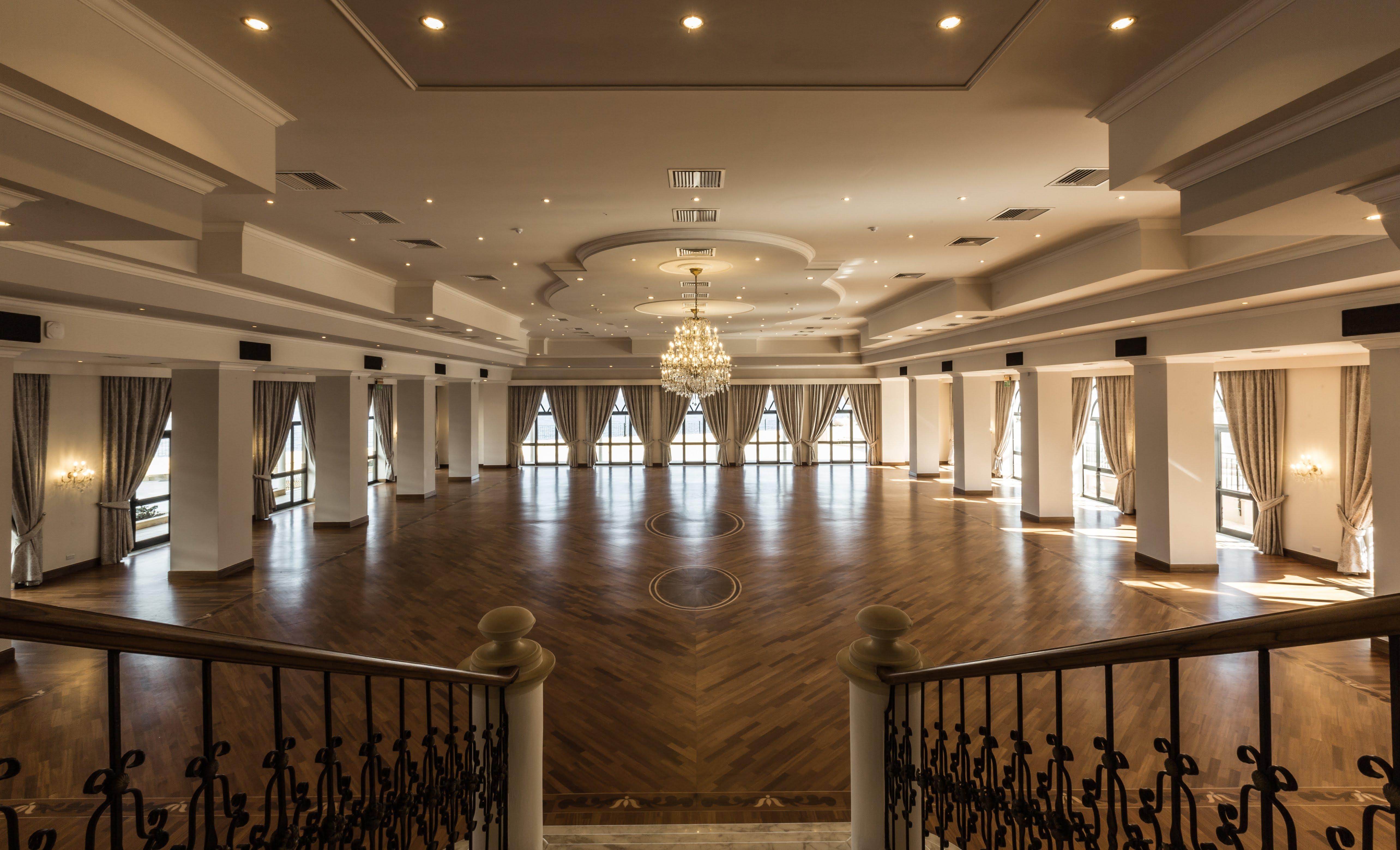 Radisson Blu Resort, Malta St. Julian'S Esterno foto The ballroom at the 2010-opened Hilton Garden Inn in San Francisco