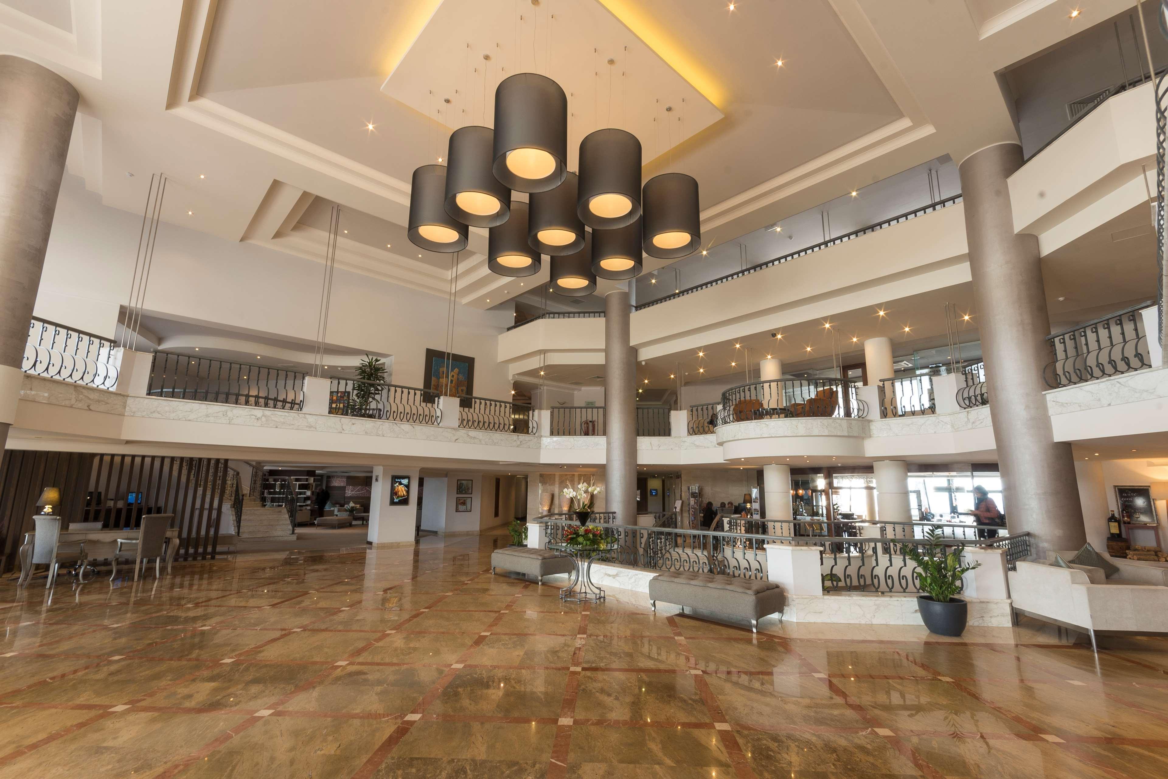 Radisson Blu Resort, Malta St. Julian'S Esterno foto The lobby of the hotel