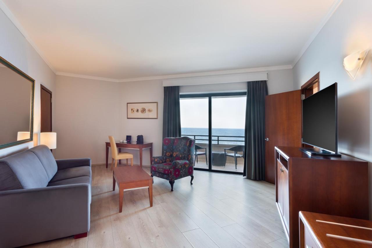 Radisson Blu Resort, Malta St. Julian'S Esterno foto A suite at the Hilton San Francisco