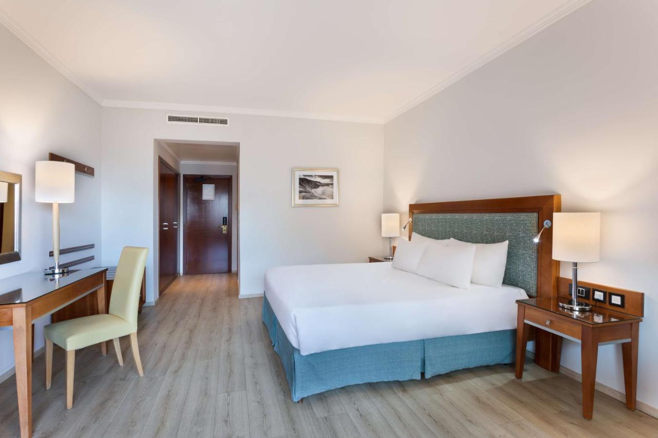 Radisson Blu Resort, Malta St. Julian'S Esterno foto A room at the hotel