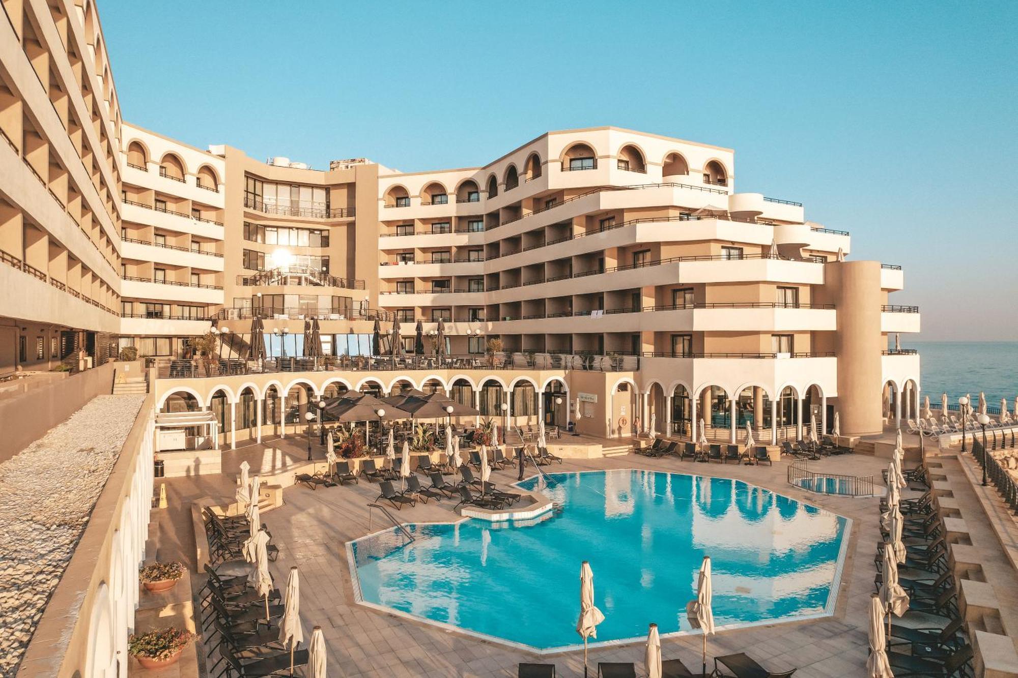 Radisson Blu Resort, Malta St. Julian'S Esterno foto The Royal