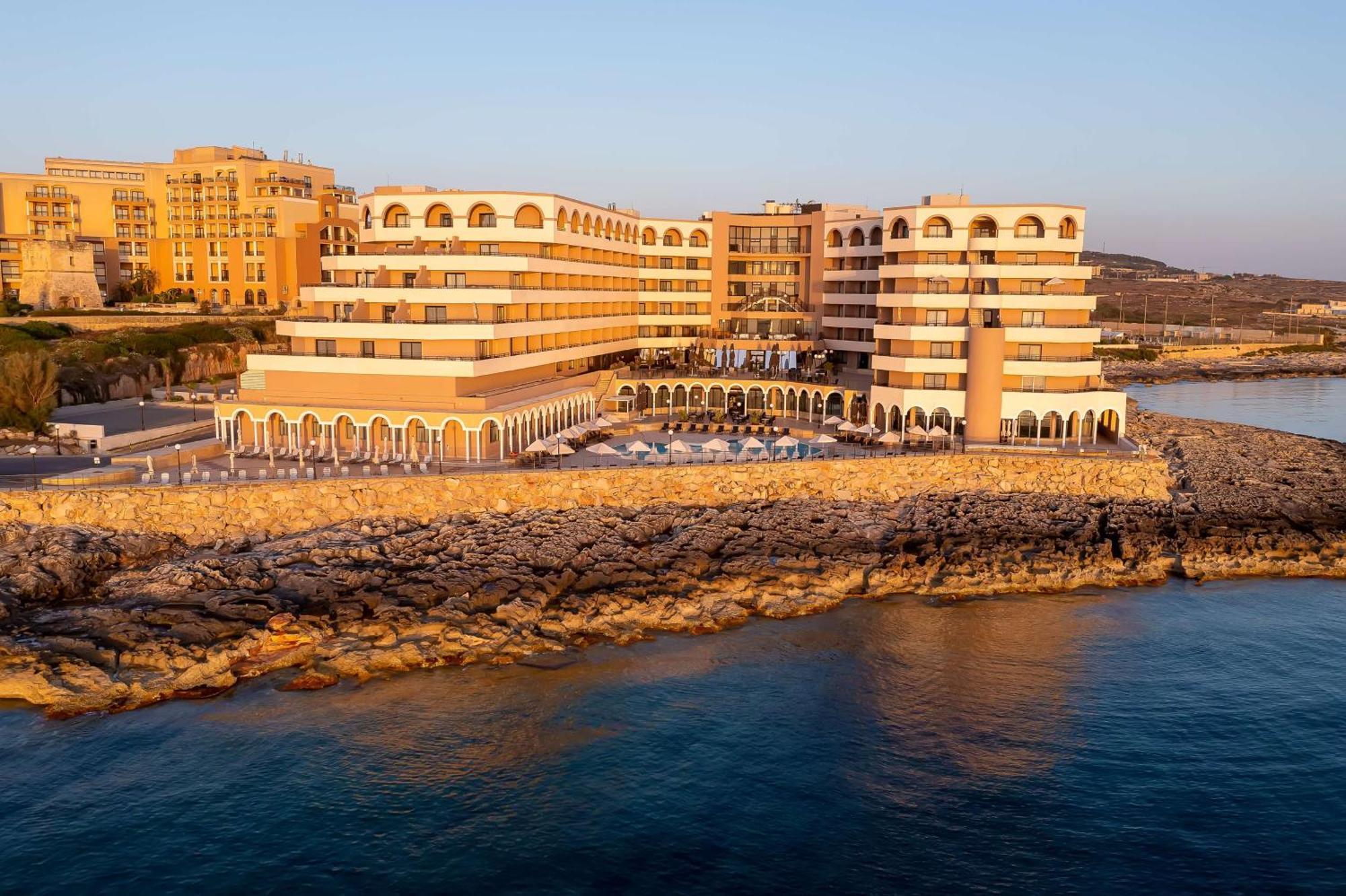 Radisson Blu Resort, Malta St. Julian'S Esterno foto The Grand Hotel