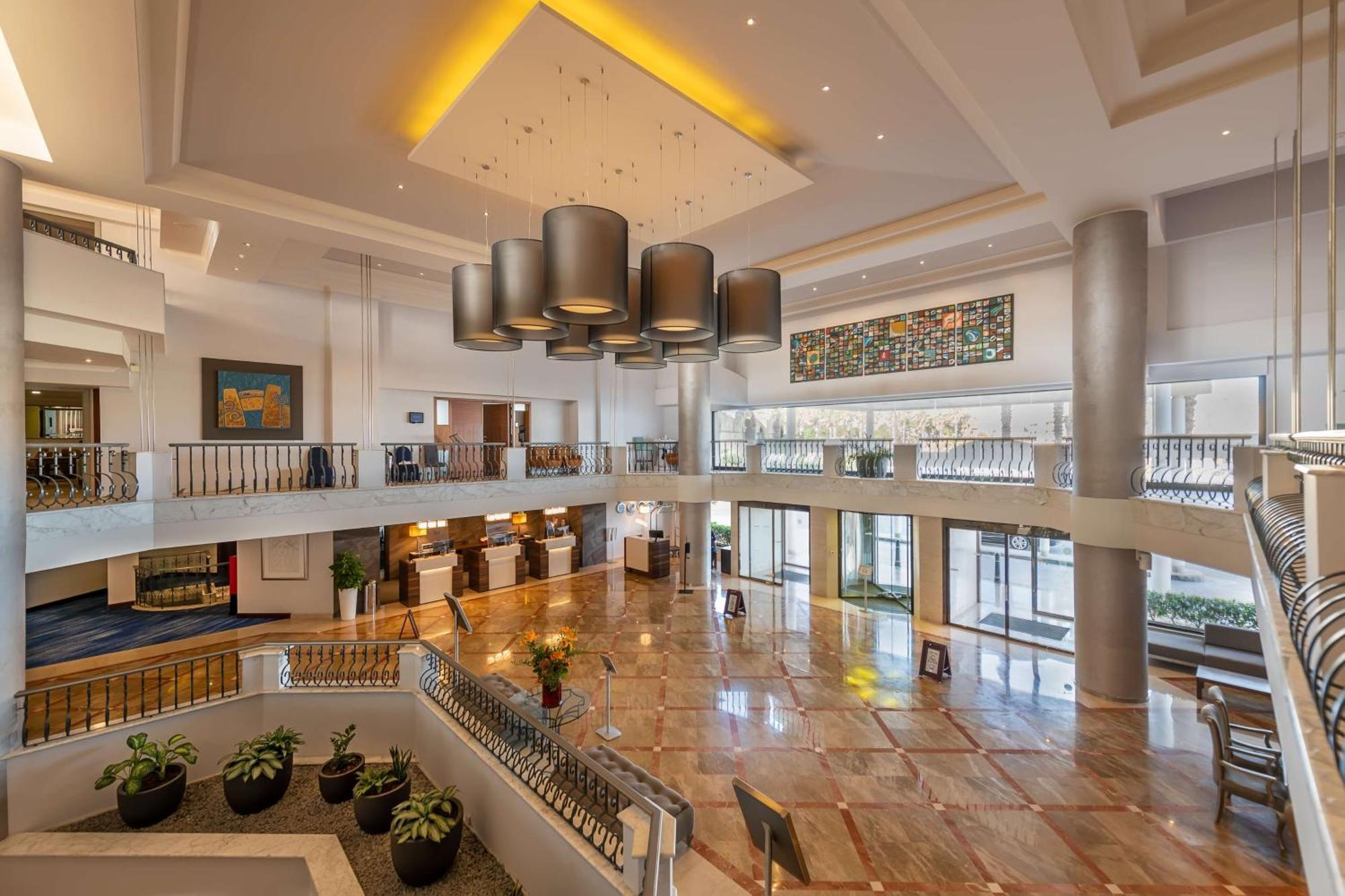 Radisson Blu Resort, Malta St. Julian'S Esterno foto The lobby of the hotel