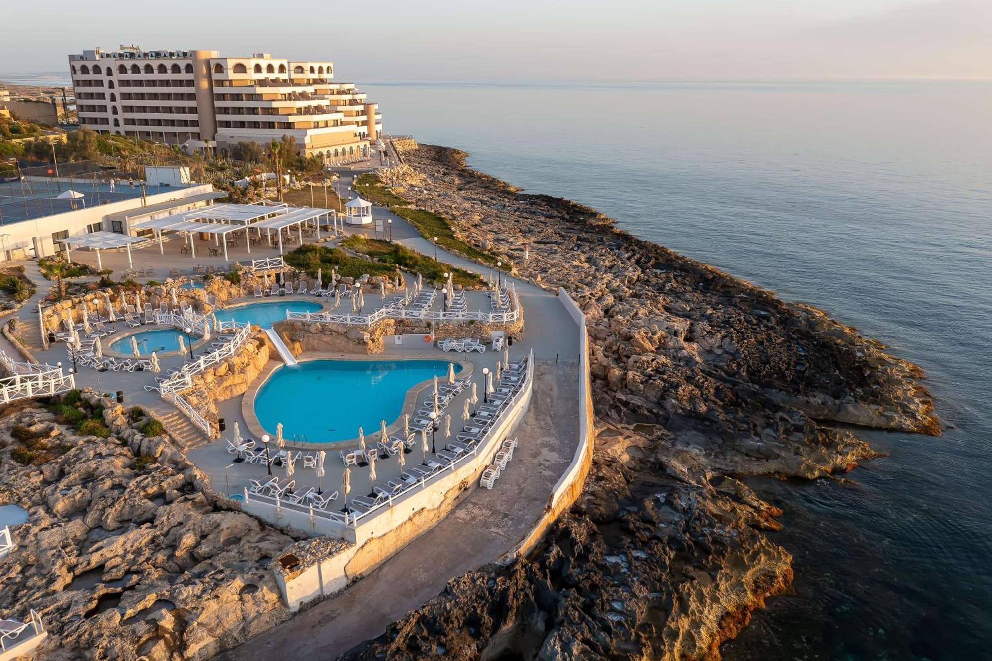 Radisson Blu Resort, Malta St. Julian'S Esterno foto Aerial view of the resort