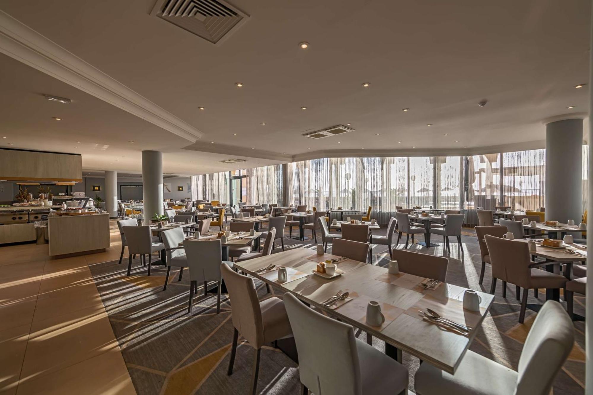 Radisson Blu Resort, Malta St. Julian'S Esterno foto The restaurant